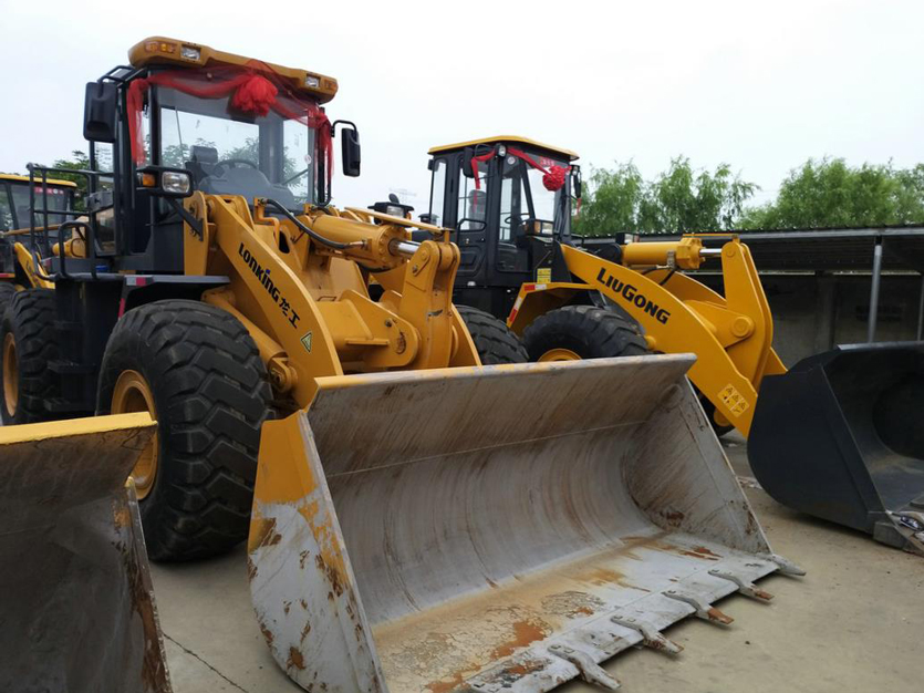 新鏟車(chē)30型多少錢(qián)一臺(tái)龍工加長(zhǎng)臂裝載機(jī)新鏟車(chē)50型多少錢(qián)一臺(tái)